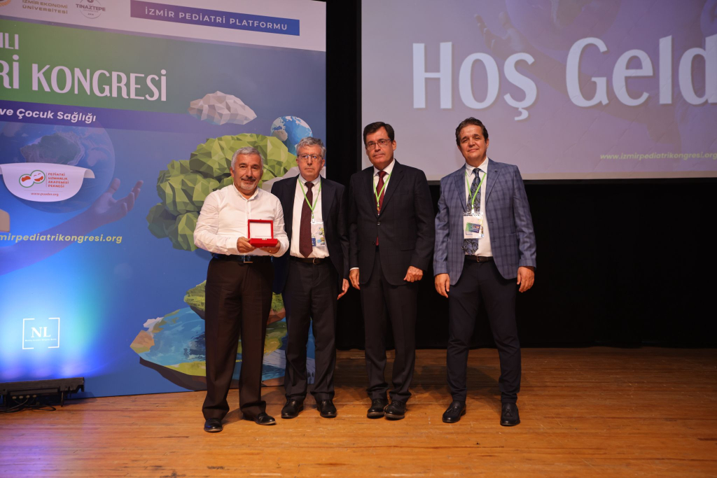 İzmir'de 7 Üniversitenin Ortaklaşa düzenlediği İzmir Pediatri Kongresi EÜ Atatürk Kültür Merkezinde Gerçekleeştirildi.