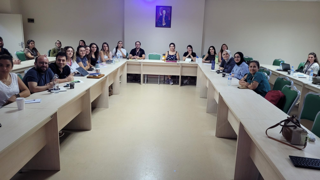 İzmir'de 7 Üniversitenin Ortaklaşa düzenlediği İzmir Pediatri Kongresi EÜ Atatürk Kültür Merkezinde Gerçekleeştirildi.