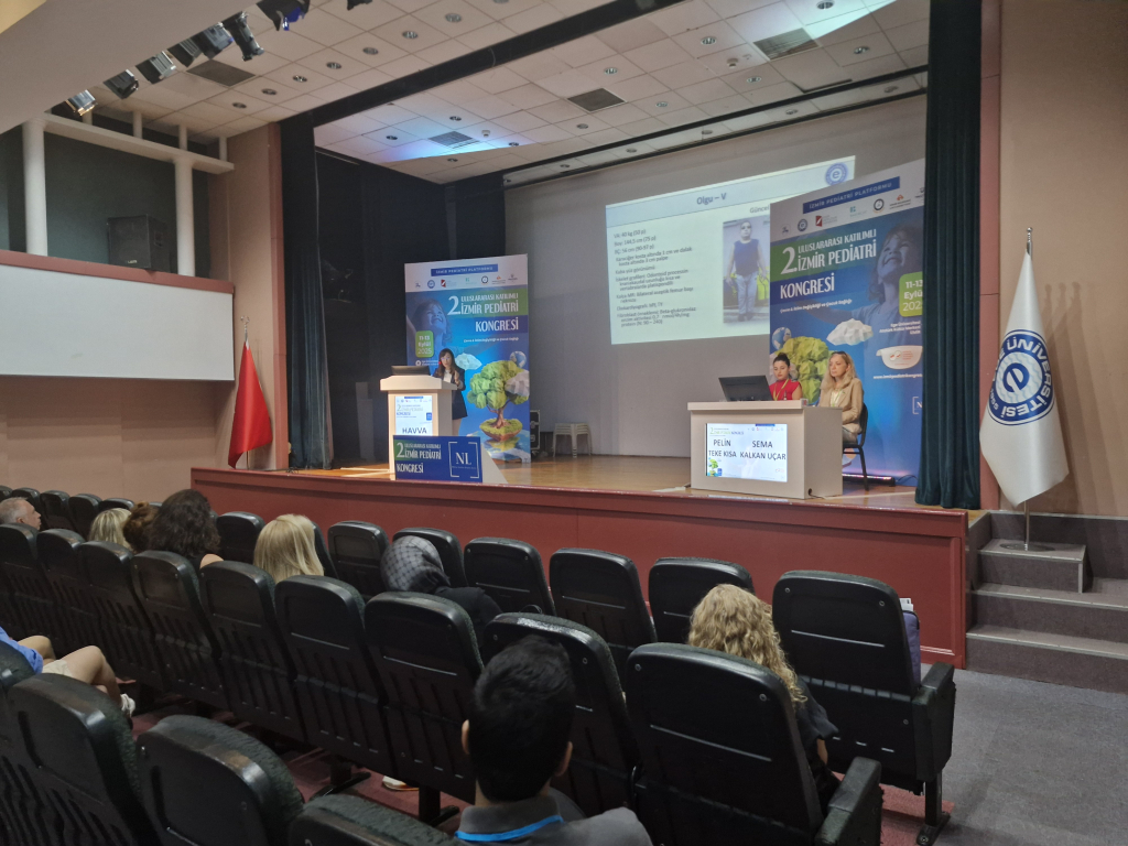 İzmir'de 7 Üniversitenin Ortaklaşa düzenlediği İzmir Pediatri Kongresi EÜ Atatürk Kültür Merkezinde Gerçekleeştirildi.